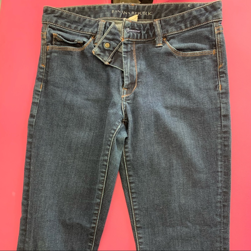 dark blue tight jeans